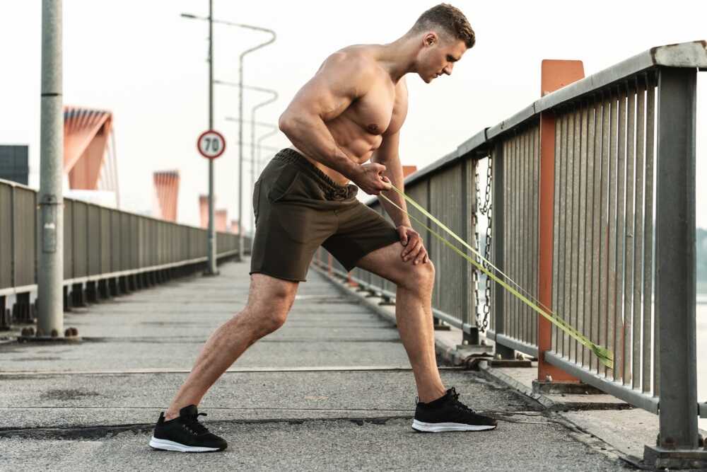 Tabla de ejercicios con gomas elásticas para piernas - Blog FITFIU Fitness